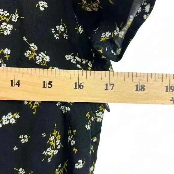 Old Navy Black & Yellow Floral Short Sleeve Woven Swing Dress Womens Size XS - Picture 4 of 7